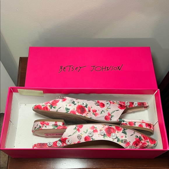 Betsey Johnson Pink Floral Satin Sparkly Gem Accents Pointy Toe Flats Shoes - Picture 15 of 17